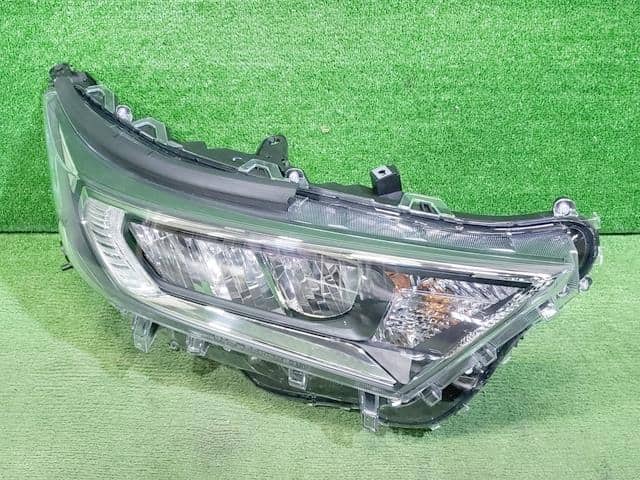 Used]Left Headlight TOYOTA RAV4 2023 6AA-AXAH54 8118542E00 - BE