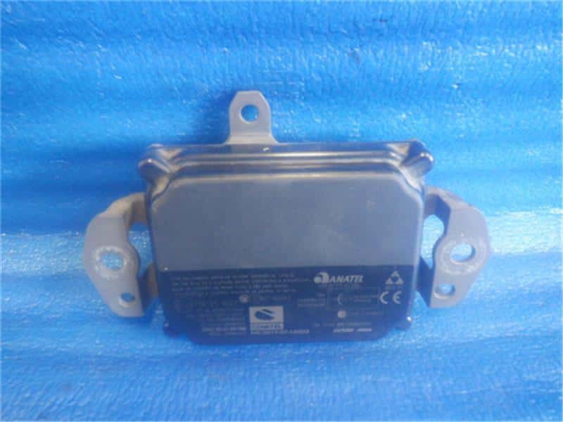 Used]Aqua [the NHP10 middle] Front camera sensor windshield 88181