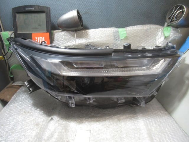 Used]Left Headlight TOYOTA RAV4 2023 6AA-AXAH54 8118542E00 - BE