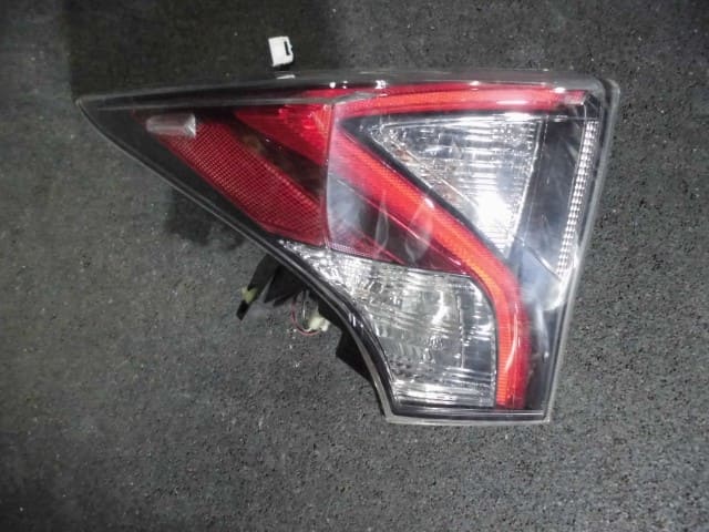 MARK 2 jzx110 Koito テールランプ 22-305 Used]Mark II JZX110 Tail Lamp Right KOITO 22-305 1C0 silver