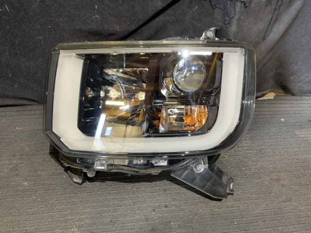 Used]The Daihatsu Mira cocoa L675S Right headlight Headlight
