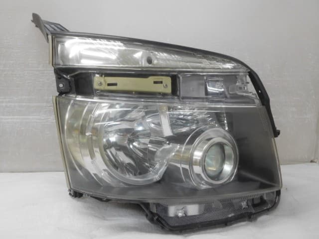 TOYOTAヴォクシーZRR80系純正ヘッドライトほぼ新品 トヨタ ZRR80 ヴォクシー 81130-28J10 LED 右ヘッドライト ICHIKOH 28-240