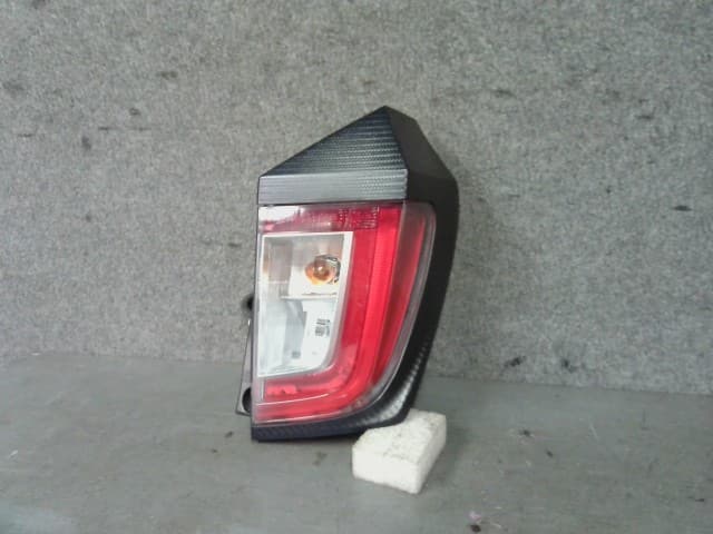 Used]Mira Cocoa L675S Left Headlight 15387689 - BE FORWARD Auto Parts