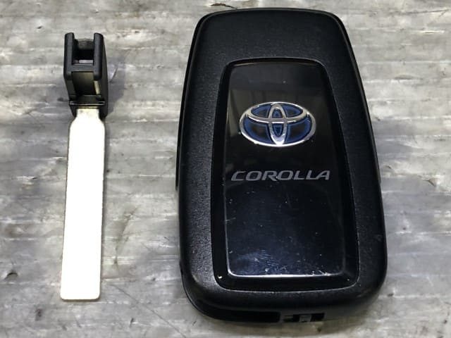 Used]A beautiful article! Toyota key integrated watch ESTIMA Lexus