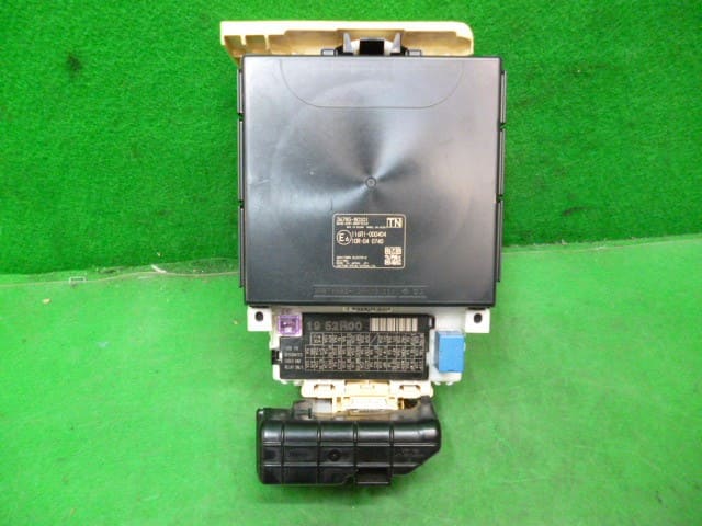 syuto1210 Used]Control Unit SUZUKI Swift 2010 DBA-ZC72S 3678071L40 - BE