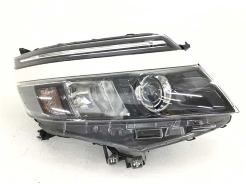Used]Voxy ZWR80G Right Headlight 8113028D20 - BE FORWARD Auto Parts