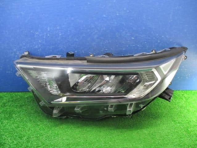 Used]Left Headlight TOYOTA RAV4 2021 6AA-AXAH54 8118542E00 - BE