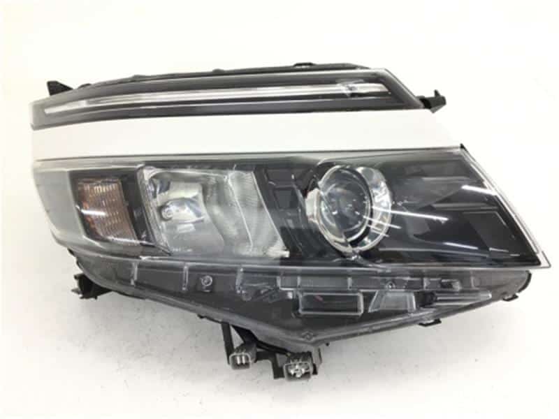 トヨタ ヘッドランプ 81130-28D21 Used]Voxy ZWR80G Right Headlight 8113028D20 - BE FORWARD Auto Parts