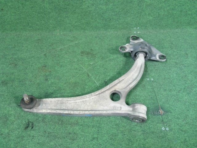 Used]Front Right Lower Control Arm HONDA CR-Z DAA-ZF1 - BE FORWARD