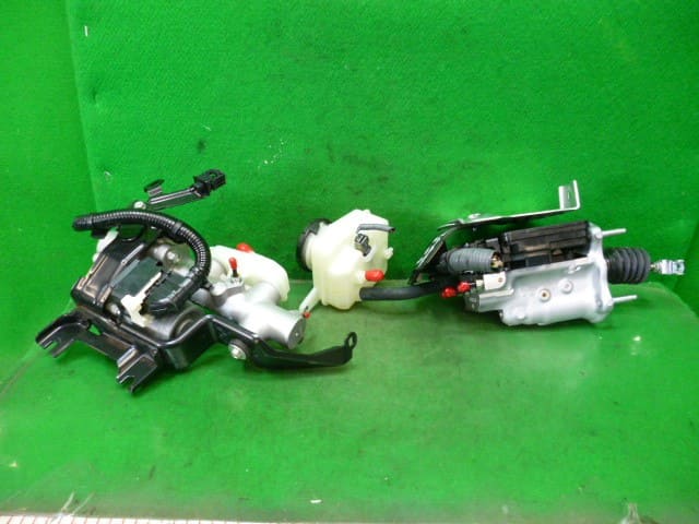 Honda Insight Brake Ma 01469TXNJ12,57306T3WJ04(シリンダー)