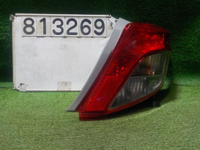 Used]Left Tail Light TOYOTA Vitz 2014 DBA-NSP135 8156052B90 - BE