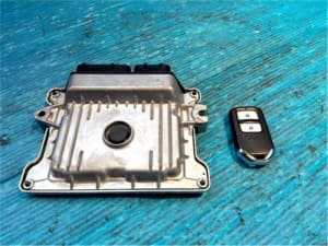 Used]Fit DBA-GE8 Engine Control Unit / ECU 37820-RB1-J67 AT RS 