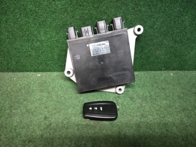 Used]Corolla Runx CBA-ZZE122 E/G Engine Control Unit / ECU 1E7 S