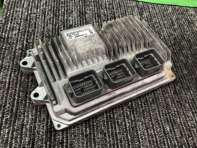 Used]Honda Genuine Step Wagon RG1 Engine Control Unit / ECU 37820