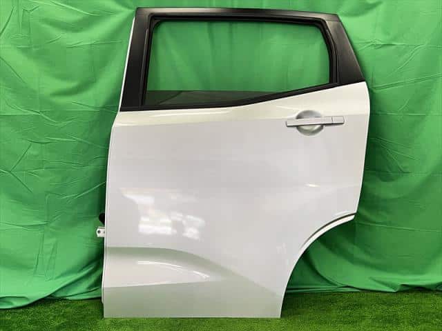 サクラ ZAA-B6AW 左テールランプ MM48 U17/W13 26555-7PA0A 中古