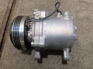 Used]CR-Z ZF1 radiator alpha black label 19010-RBJ-004 NH731P - BE 