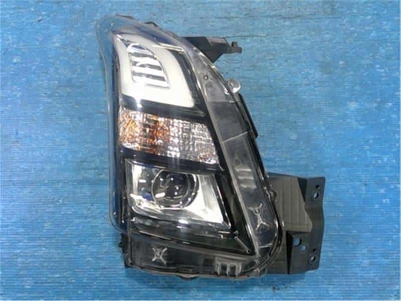 Used]Right Headlight SUZUKI Wagon R Stingray 2019 DAA-MH55S