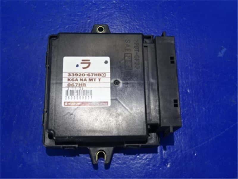 パーツ Carry DA63t Electric ECU 33920-67HP1 Used]Carry DA63T Engine Control Unit / ECU 3392067H40 - BE FORWARD