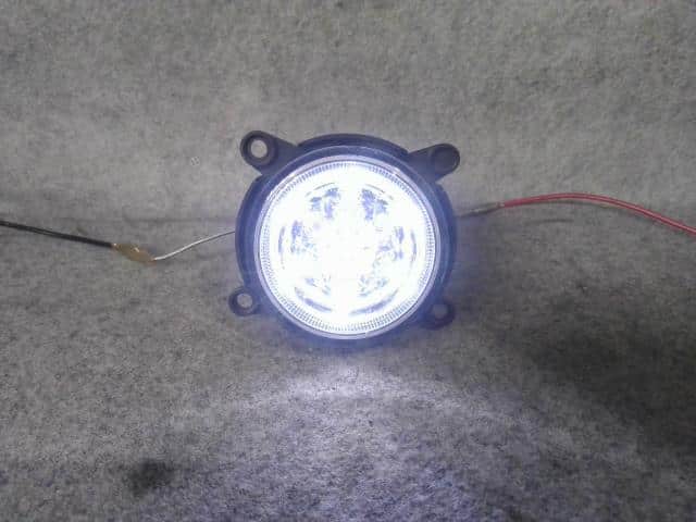 Used]Right Fog Light DAIHATSU Mira cocoa 2015 DBA-L675S 8121AB2010