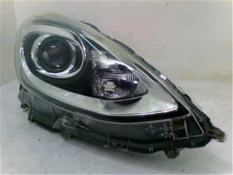 Used]Right Headlight TOYOTA Aqua 2018 DAA-NHP10 8111052M10 - BE