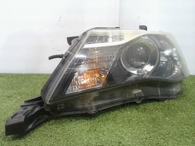 Used]Right Headlight TOYOTA Corolla Fielder 2015 DAA-NKE165G