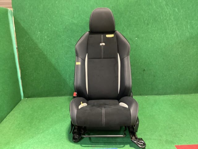 Toyota Aqua Seats 7107452S20C2(バック)7107252V60C1(クッション