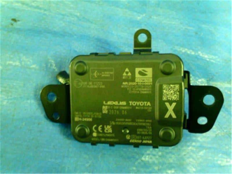 Used]Hiace [GDH201V type 5] Front camera sensor windshield 8646C