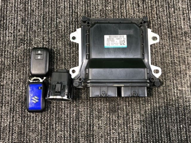 パーツ Carry DA63t Electric ECU 33920-67HP1 Used]Carry EBD-DA63T Engine Control Unit / ECU K6A 33920-67HN1