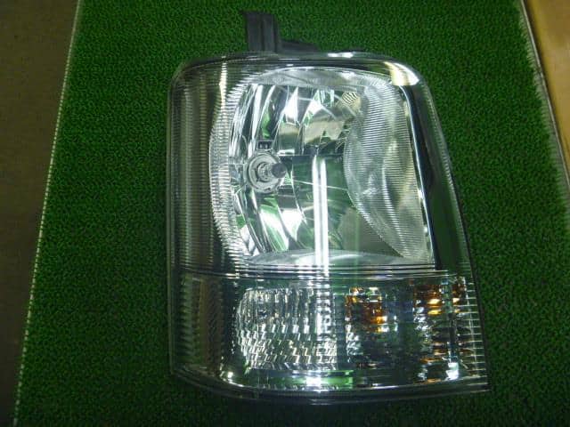 Used]Right Headlight SUZUKI Every EBD-DA64V - BE FORWARD Auto Parts