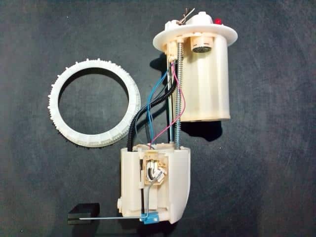Used]Fuel Pump TOYOTA Belta DBA-SCP92 