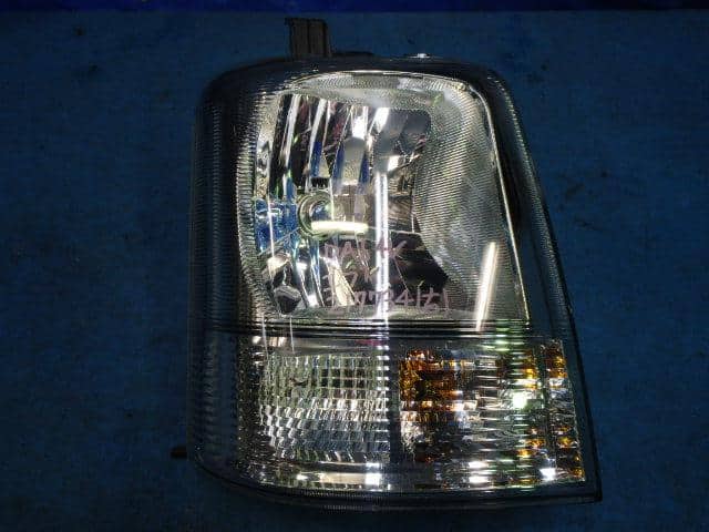 Used]Right Headlight SUZUKI Every EBD-DA64V - BE FORWARD Auto Parts