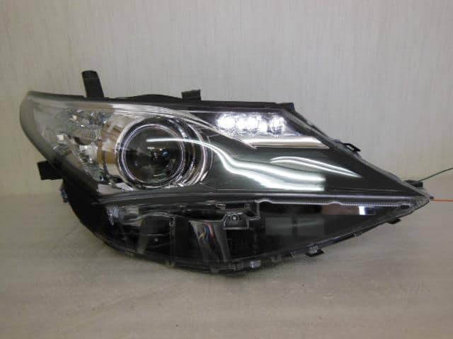 Used]Right Headlight TOYOTA Auris DBA-NZE181H 8114512G21 - BE