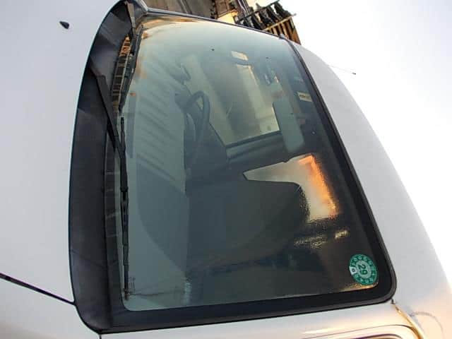 Used]Front Windshield SUZUKI Every 2008 EBD-DA64V M848 - BE