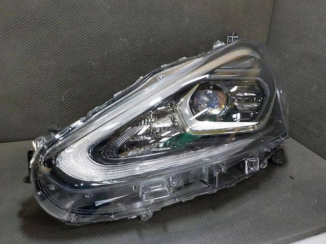 Used]Left Headlight TOYOTA Sienta 8115052K31 - BE FORWARD Auto Parts