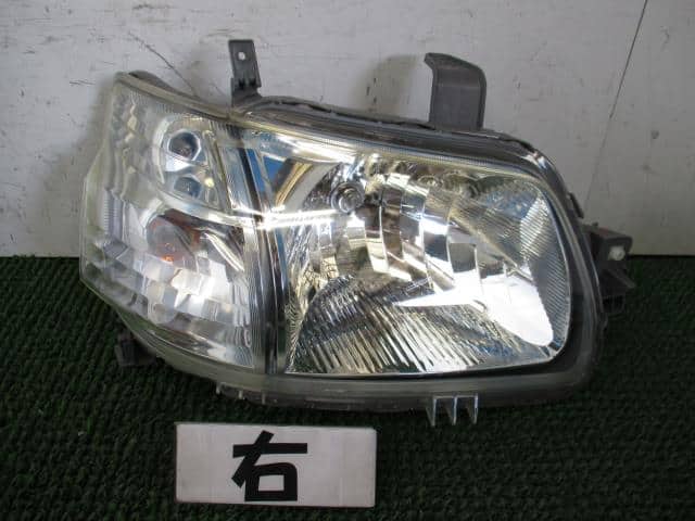 Used]Right Headlight TOYOTA Liteace ABF-S402M 81110BZ110