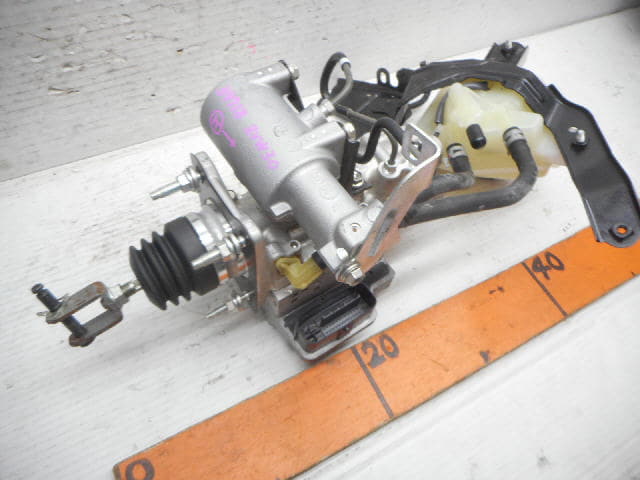 Used]Brake Master Bag TOYOTA Prius DAA-ZVW30 4705047130 - BE