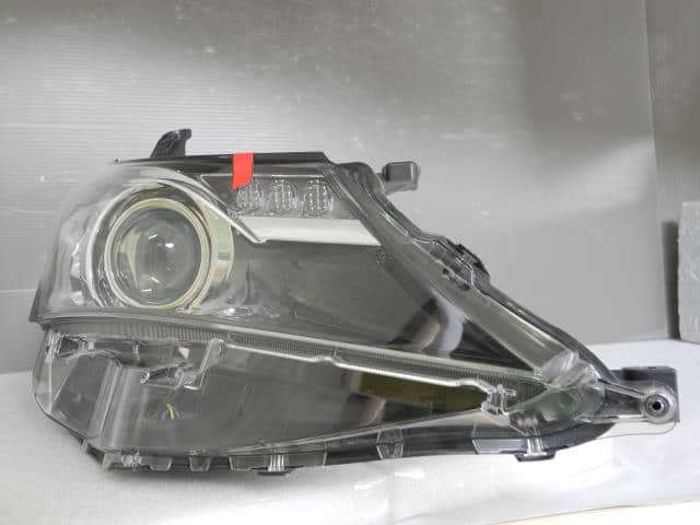 Used]Right Headlight TOYOTA Auris DBA-ZRE186H 8114512G21 - BE