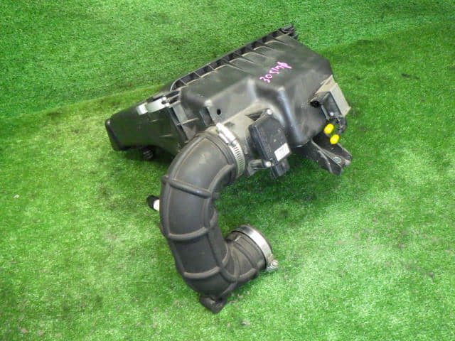 Used]Air Cleaner Assembly SUZUKI Swift 2009 DBA-ZC71S 1370073K00