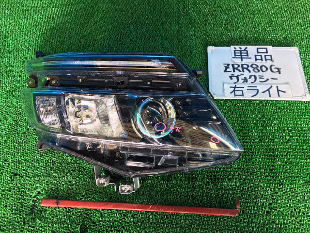 Used]Right Headlight TOYOTA Voxy 2016 DBA-ZRR80G 8113028D21 - BE