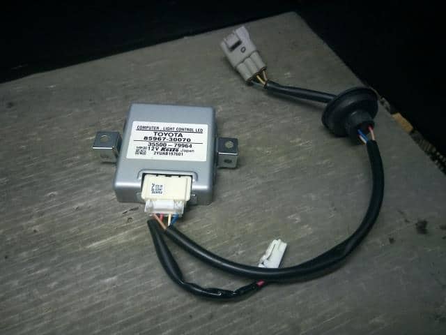 Used]Right HID Control TOYOTA Aqua 2012 DAA-NHP10 8596730070 - BE