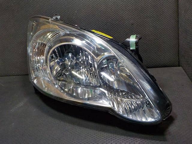 ランエル Used]Right Headlight TOYOTA Corolla Runx 2004 TA-ZZE123