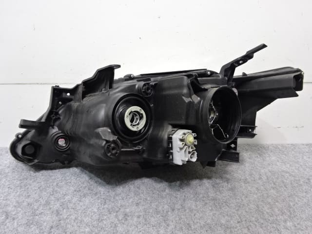 Used]Camry AVV50 right headlight / lamp xenon /HID KOITO 33-150