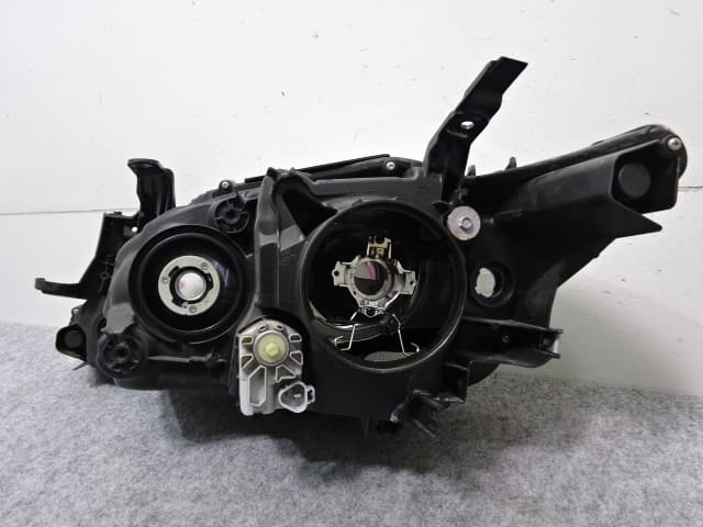 Used]Camry AVV50 right headlight / lamp xenon /HID KOITO 33-150