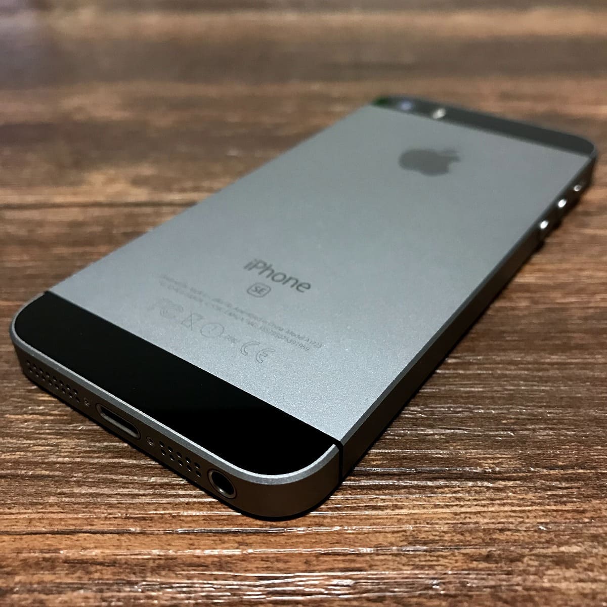 Used]iPhone SE 64GB SIM free space gray kachobihinhantei ○ 08