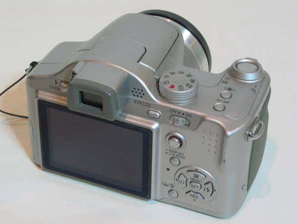 Panasonic LUMIX DMC-FZ7 6.0 MP Digital Camera Silver 2.5
