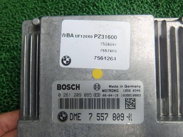 Used]BMW E87 1 Series UF16 Engine Control Unit / ECU [13104644