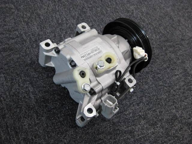 [Used]Corolla Runx NZE121 air conditioner compressor [10002296] - BE ...