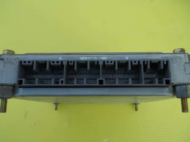 Used]Engine Control Unit / ECU NISSAN UD KK-LK252B 25947Z5877 - BE