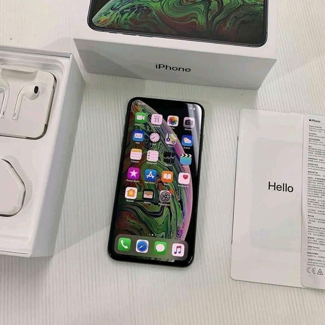 Used]Apple iPhone XS max 256gb sim Freed COMO carrier gray color