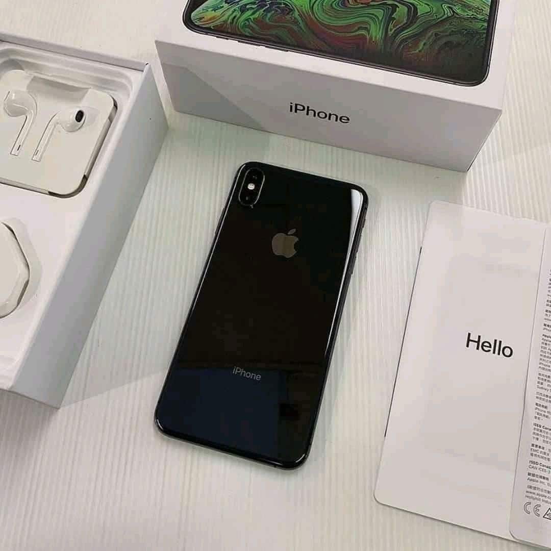 UsedApple iPhone XS max gb sim Freed COMO carrier gray color
